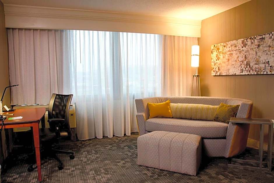 Courtyard by Marriott Waterbury Downtown