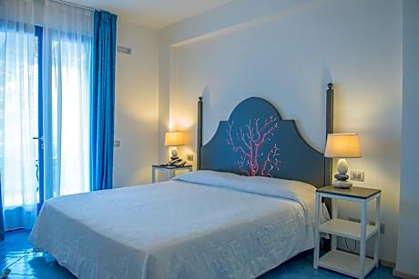 Superior Double Room  side sea view