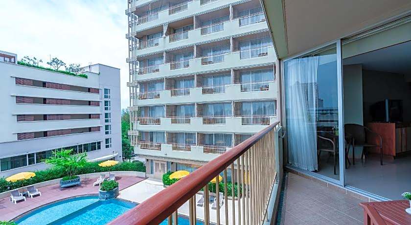 Long Beach Cha-Am Hotel