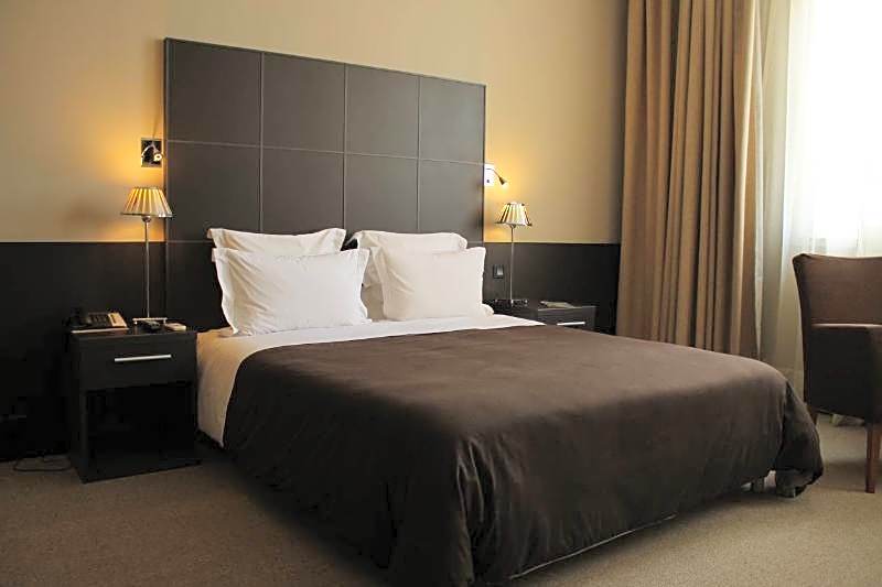 TANA Hotel