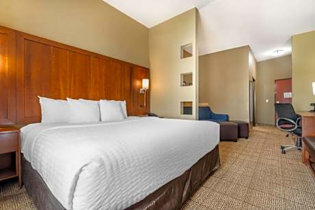 King Suite - Non-Smoking