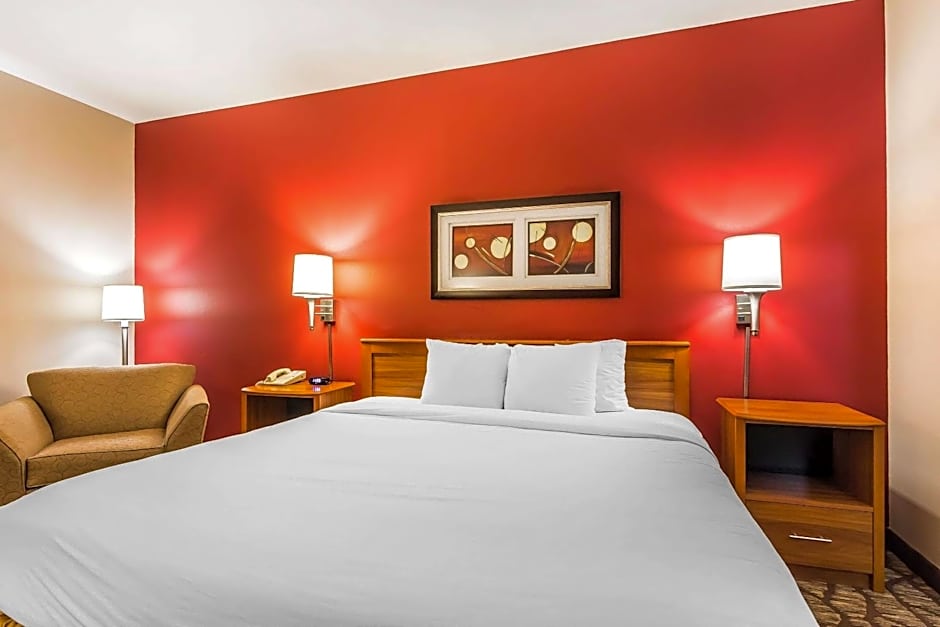 Quality Inn & Suites Chesterfield Village