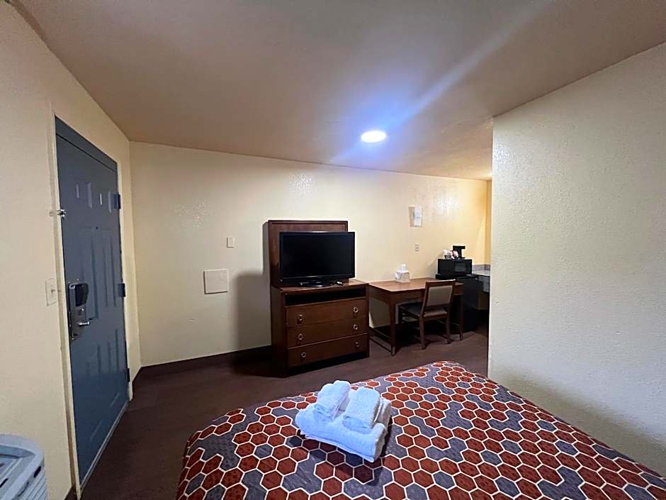 Relax Inn & Suites