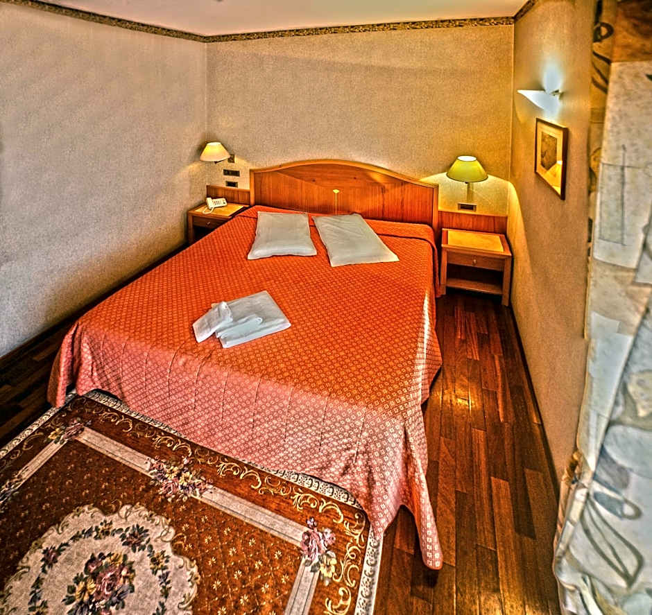 Hotel Lory & Ristorante Ferraro