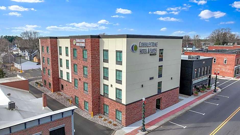 Cobblestone Hotel & Suites - Mosinee