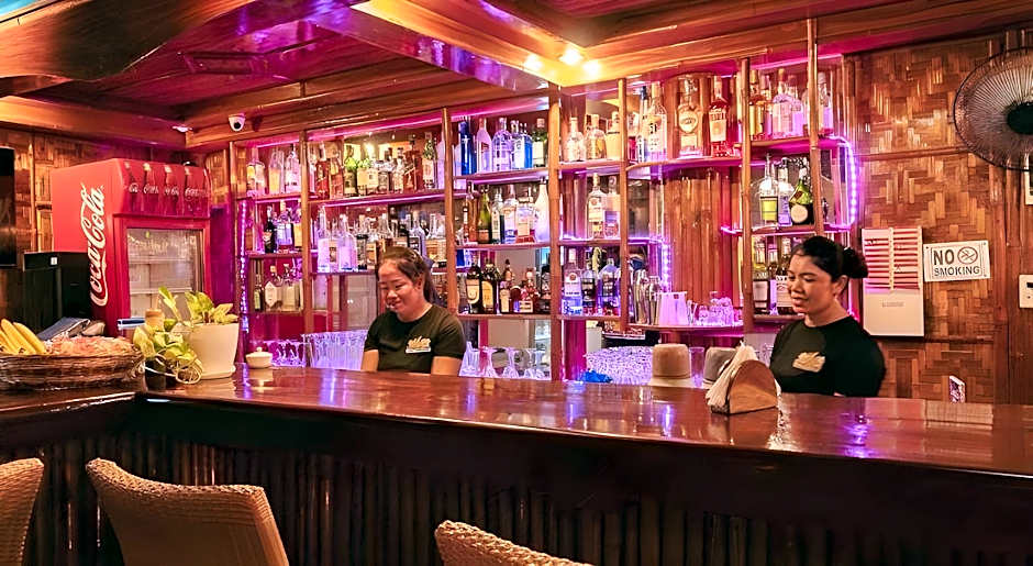 Coucou Bar Hotel and Restaurant