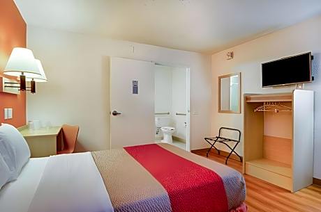 1 FULL BED |MICFRIDGE| SMOKING