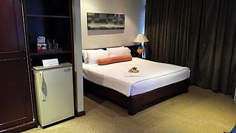 Standard Corner Room City View