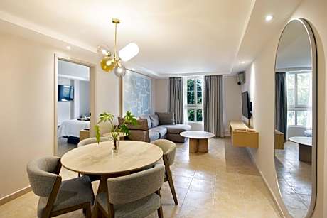 Queen Suite with Two Queen Beds, Sofa Bed and Living Room - Non-Smoking