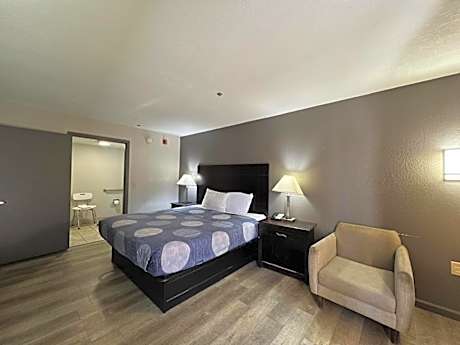 King Bed Accessible