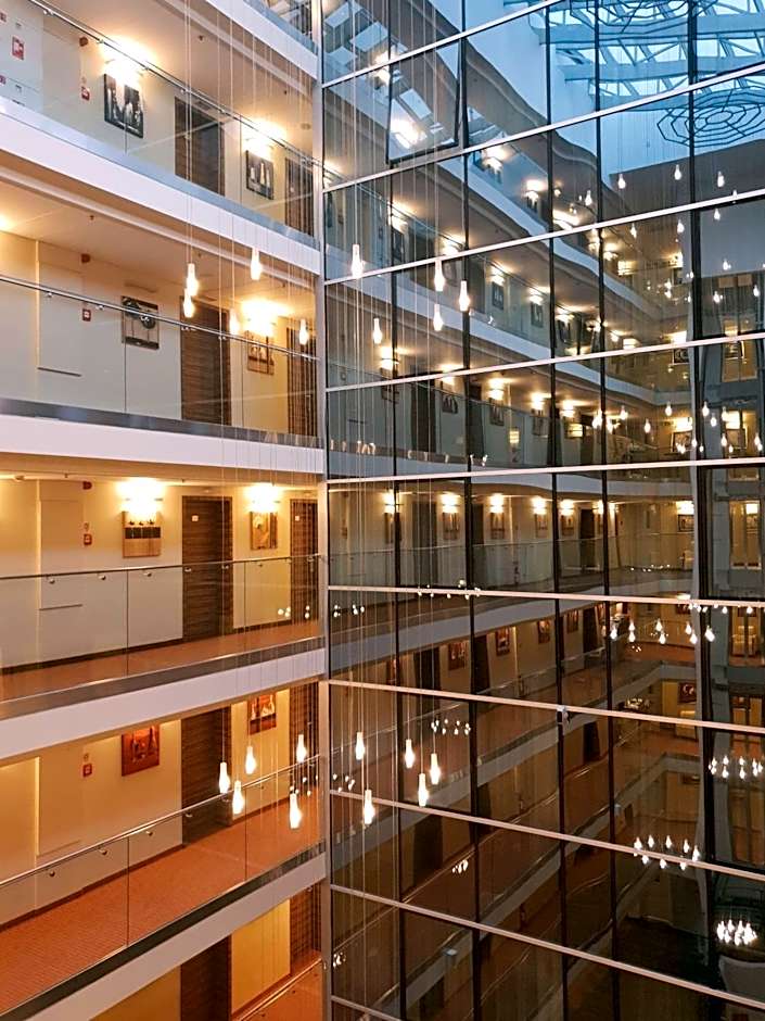 Avalon Hotel & Conferences