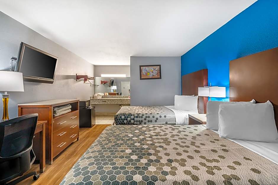 Econo Lodge Inn & Suites I-64 & Us 13