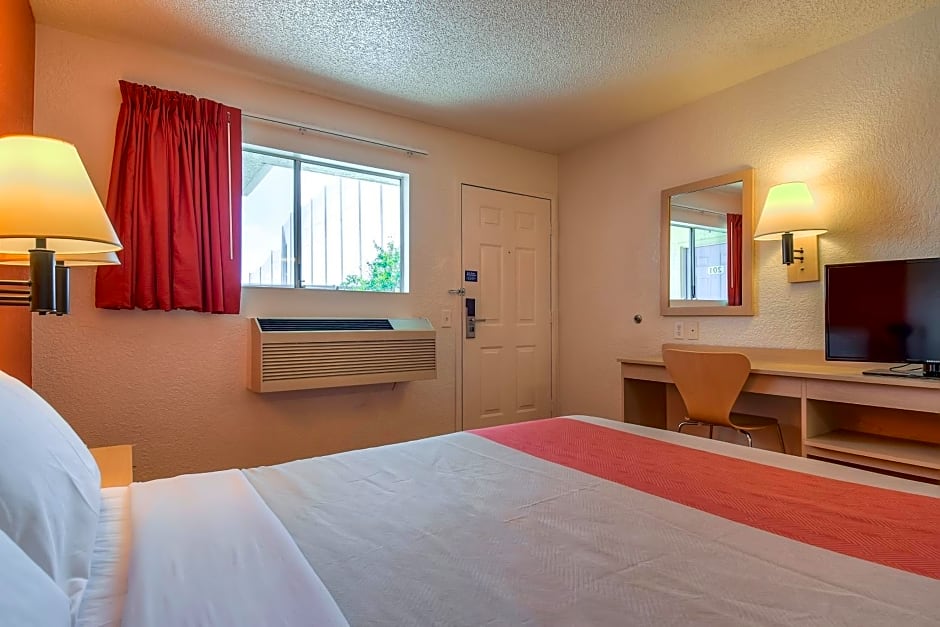 Motel 6 Rowland Heights, CA - Los Angeles - Pomona