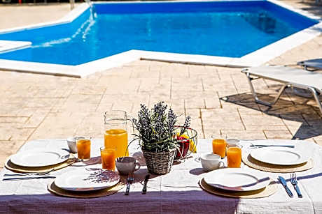 Olive Grove Poolside Apartments