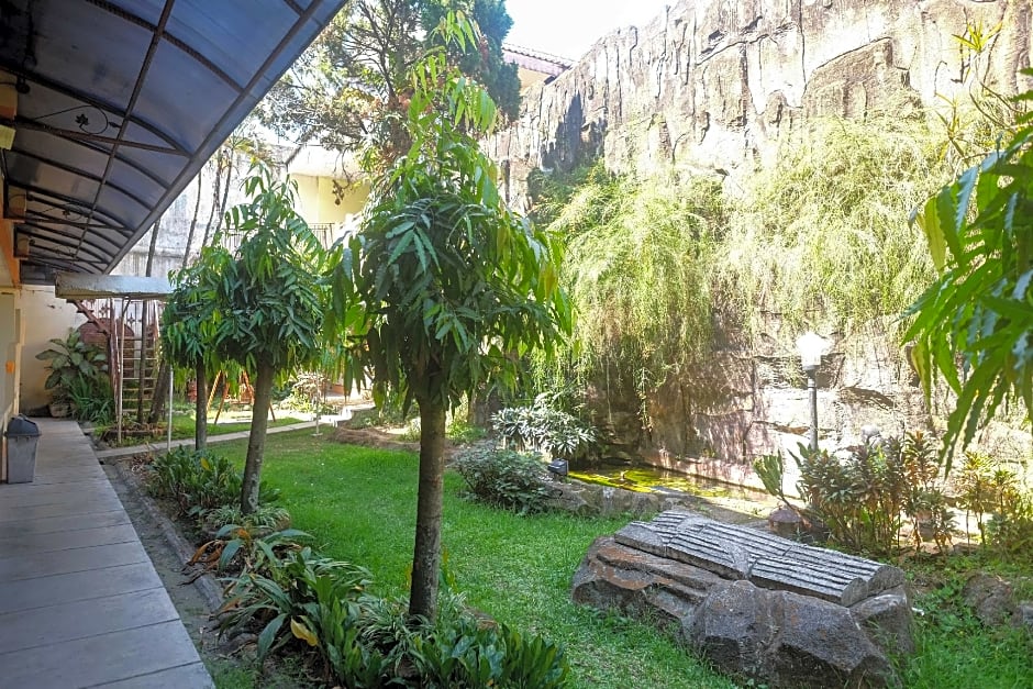 RedDoorz Plus @ Laweyan