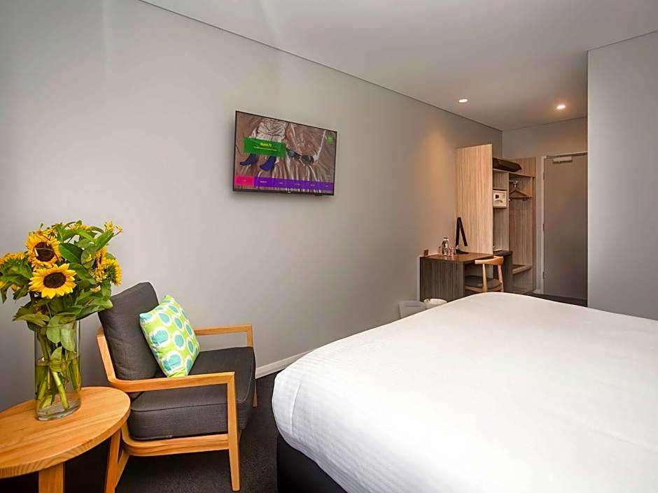 Ibis Styles The Entrance