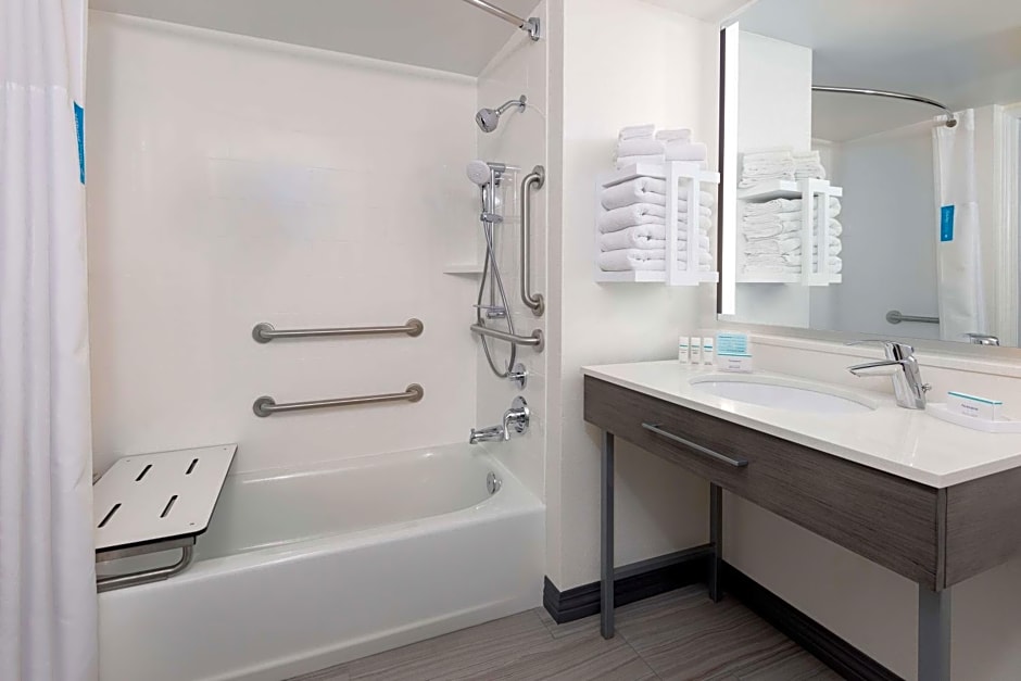 Hampton Inn By Hilton & Suites Kansas City-Country Club Plaza