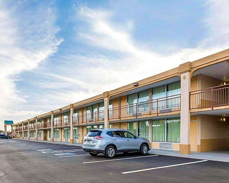 Econo Lodge Calhoun