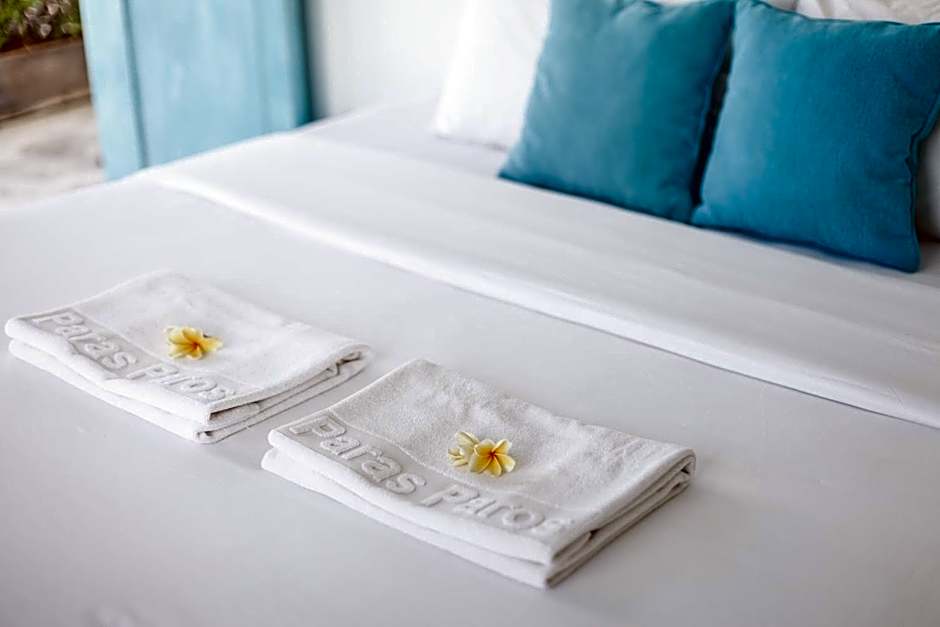 Paras Paros Marina Lodge