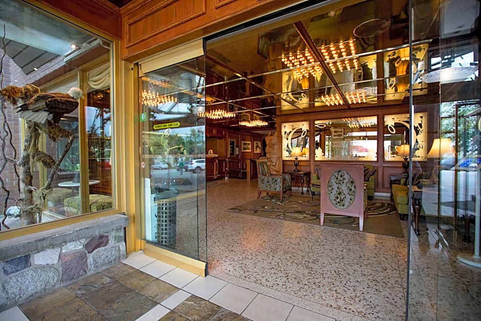 Crest Hotel