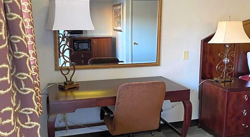 Travelodge by Wyndham Farmington Hwy 64