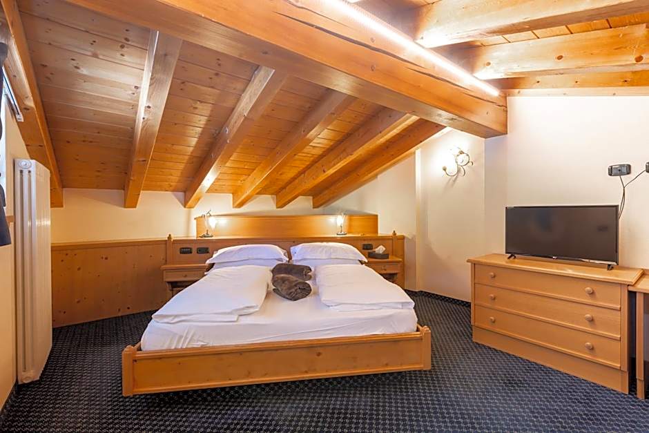 Photo 1 of 8 of Junior Suite, Balcony