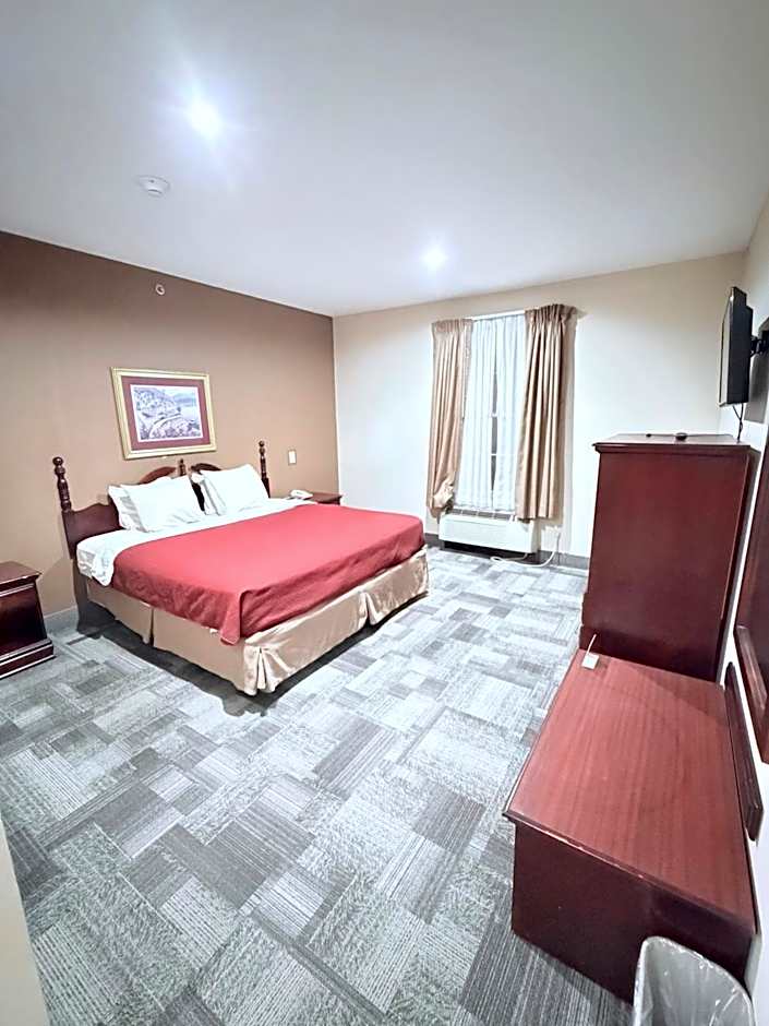 COLLINS INN & SUITES