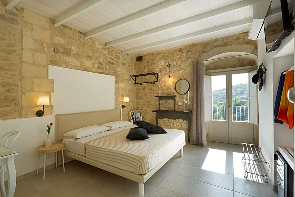 Foto 1 dari 15 — Double Room with Private Bathroom