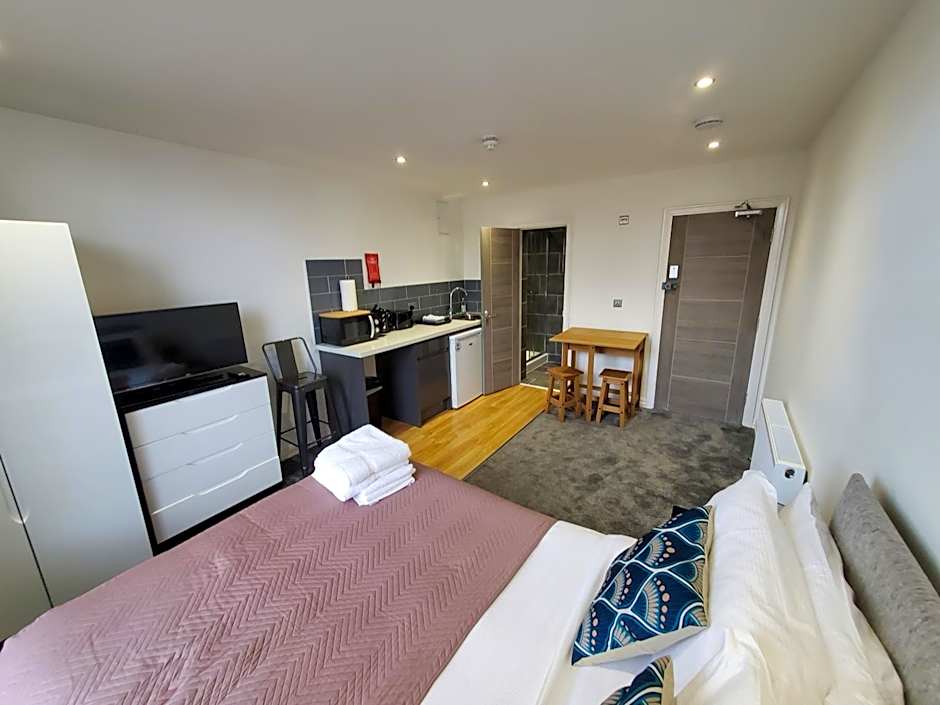 The Ashcroft Studios & Apartments with Free Parking