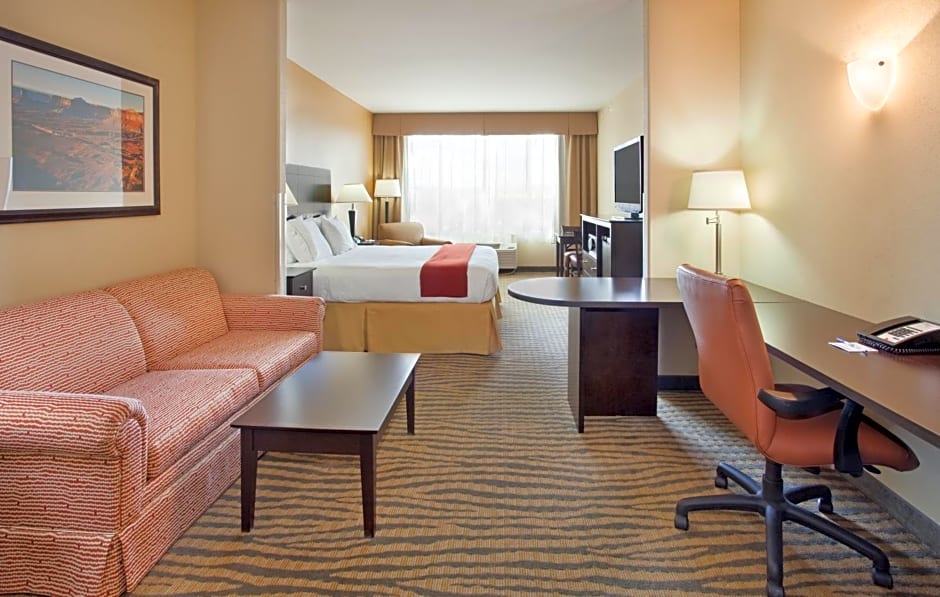 Holiday Inn Express & Suites Gallup East By IHG