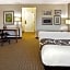 La Quinta Inn & Suites by Wyndham Milwaukee Delafield