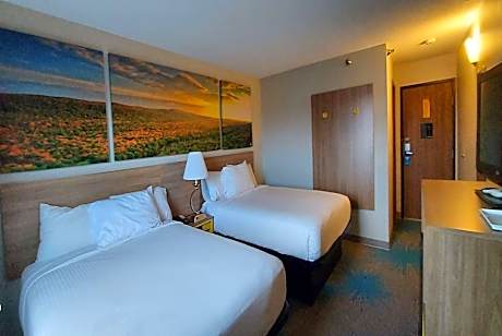 Queen Room with Two Queen Beds - Non-Smoking