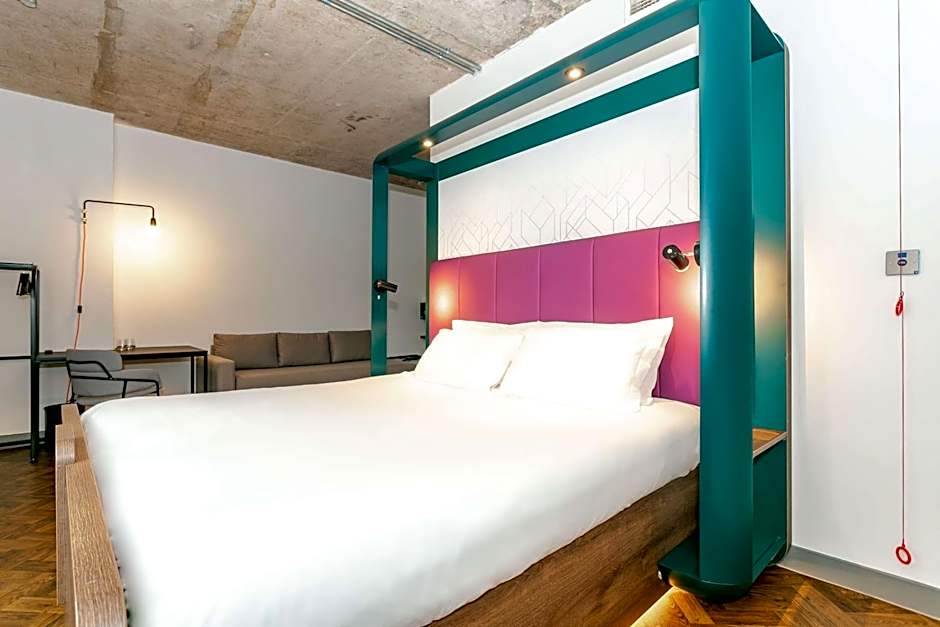 YOTEL Manchester Deansgate