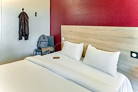 Tandem Room for 2 Travelers