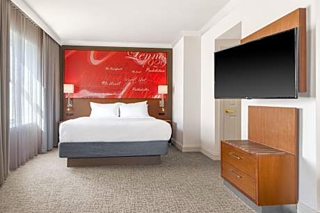 King Room with Sofa Bed and Adapted Tub - Mobility Accessible