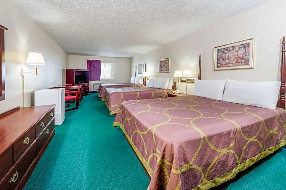 Super 8 by Wyndham Jerseyville