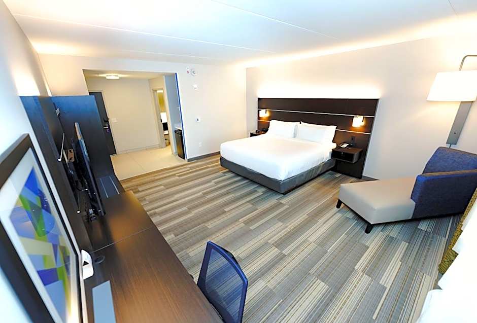 Holiday Inn Express & Suites Franklin - Berry Farms By IHG