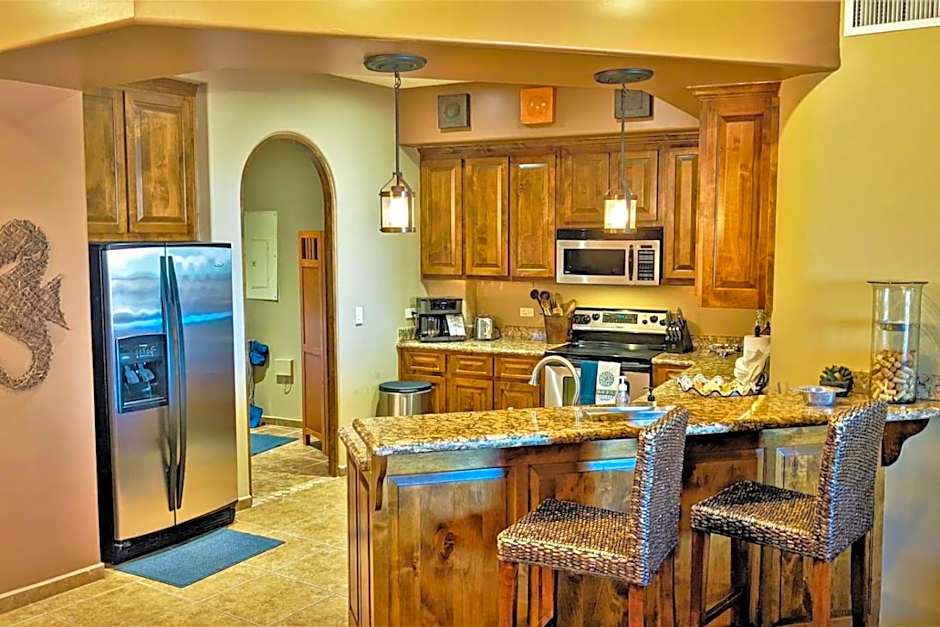 Bella Sirena 305-A - Elegant Oceanview Condo on Beachfront Resort