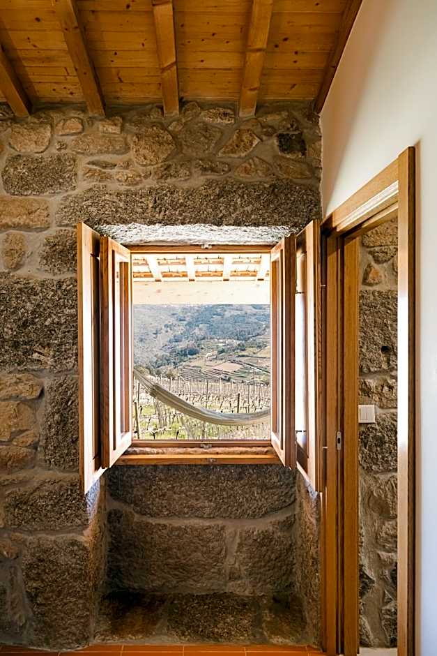 Quinta da Portela - Casa Visconde Arneiros - by RowdHouses