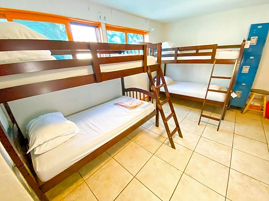 ITH Beach Bungalow Surf Hostel San Diego Adults Only