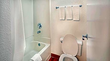 1 King Bed | Mini Fridge | Near Los Angeles International Airport
