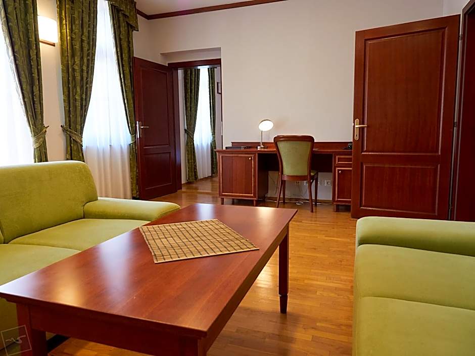 Hradná stráž Hotel&Apartments s privátnym wellness