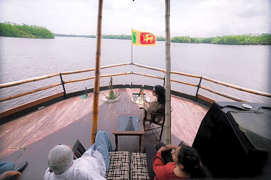 Yathra Houseboat