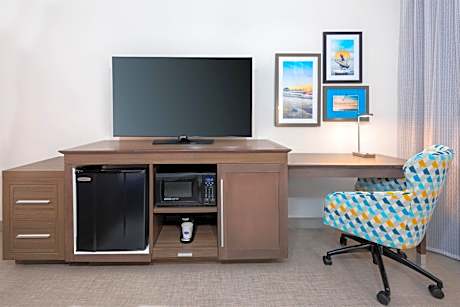 King Room Hearing Accessible with Beach View - Non-Smoking