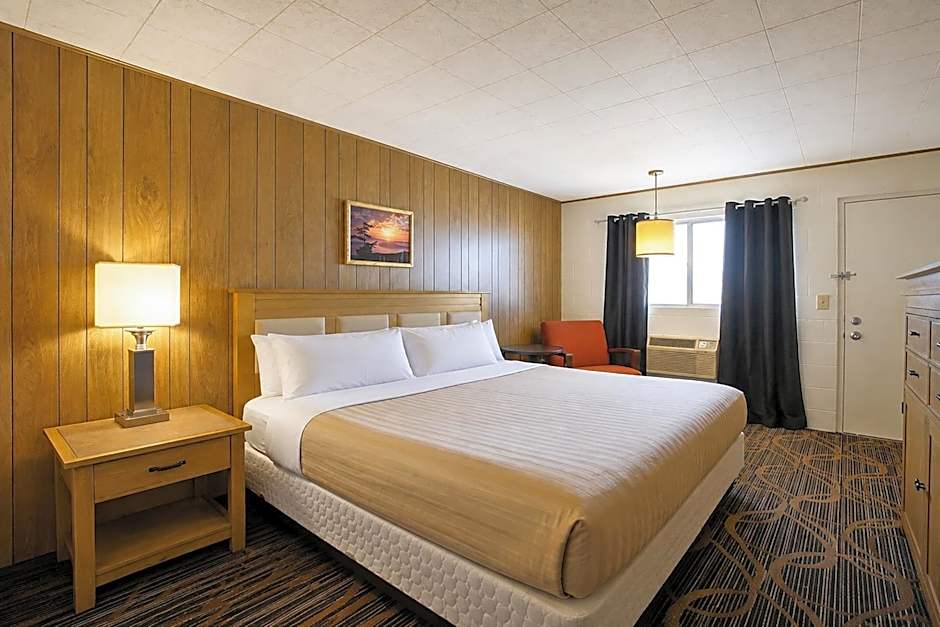 First Inn By OYO Quinter Hwy 70