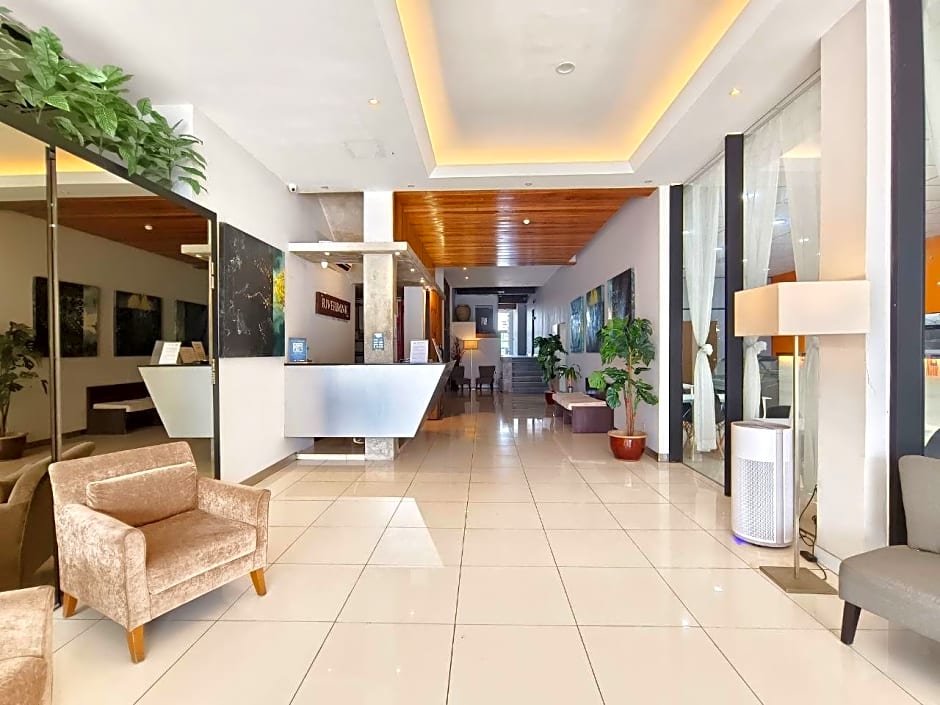 Riverbank Hotel by MRVJ BUSINESS