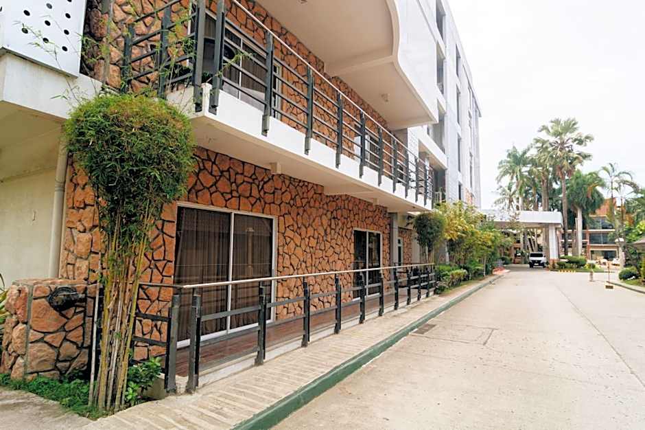 The Ritz Hotel at Garden Oases (Multiple-Use Hotel)