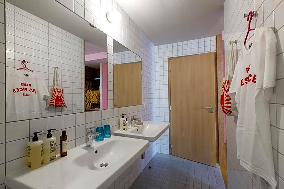 MOB HOTEL Paris Les Puces