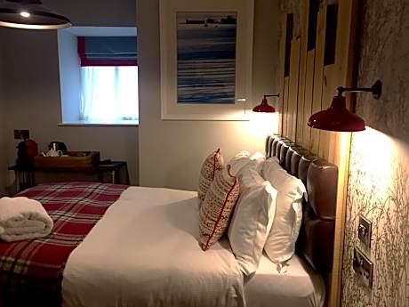 Double room-Standard-Ensuite with Shower-Street View-Lower Whitehill