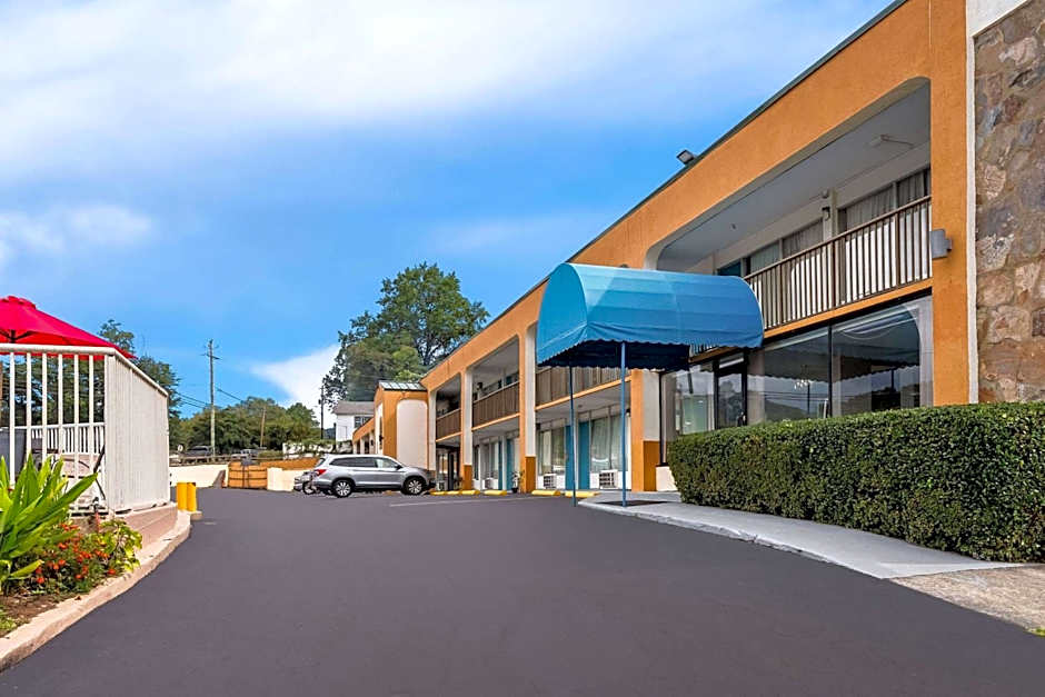 Days Inn by Wyndham Clayton